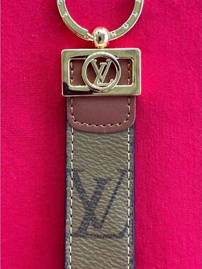 Louis Vuitton Leather Key Holder *BNWOT*
